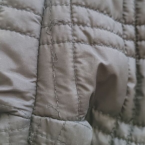 LEVI'S Black Plaid Quilted Long Puffer Coat Jacket size XS Neutral Warm Winter - Picture 16 of 16